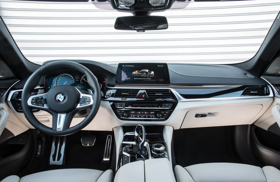 Торпедо BMW 520d Sedan M Sport 2017 года  (WW) (фото 16 из 40)